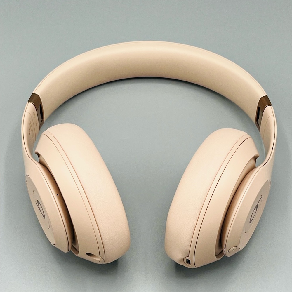 BEATS STUDIO PRO X KIM KARDASHIAN- MOON